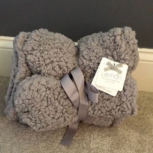 COZY SCARF AND MITTENS SET